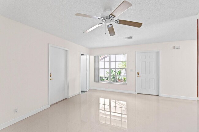 Building Photo - 12210 Dartmoor Dr