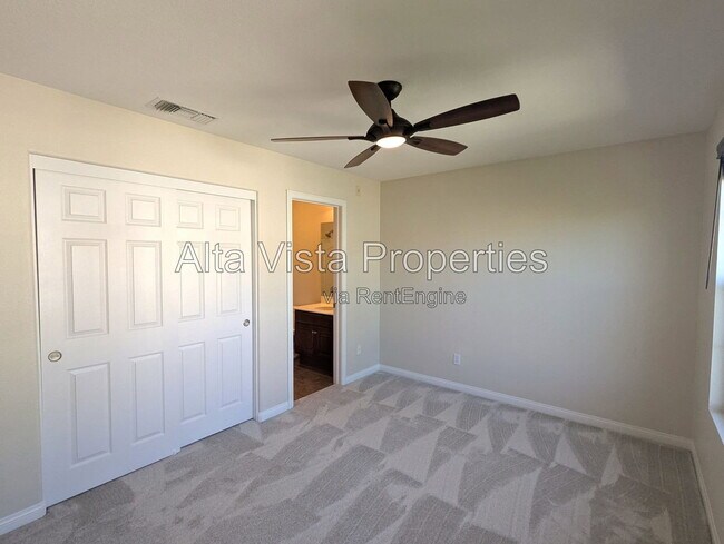Building Photo - 10521 Zenor Ln