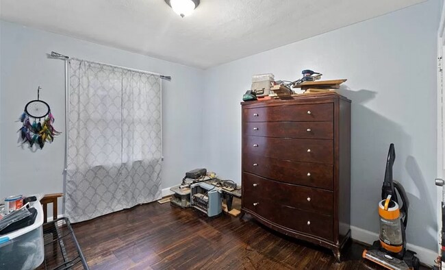 Building Photo - 1433 Picadilly St