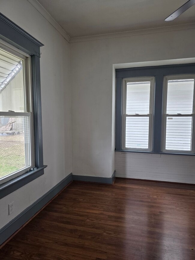 Building Photo - Three Bedroom Single Family Home in Toledo