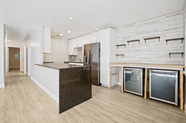 Primary Photo - 826 SW 14th St