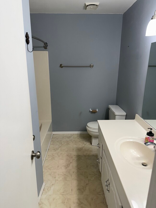 Building Photo - 720 Coventry Ln