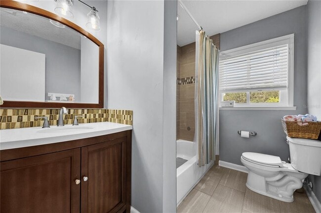 Building Photo - 2026 NW 19th Ln