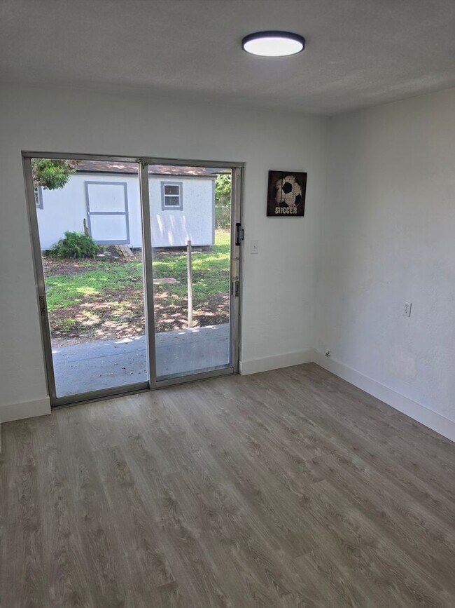 Building Photo - FOR RENT!!! SIMPLY STUNNING AND SPACIUS 3 BED 2 BATH SINGLE FAMILY HOME..