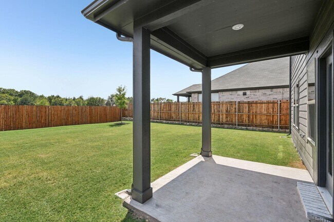 Building Photo - 2116 Gustavus Dr