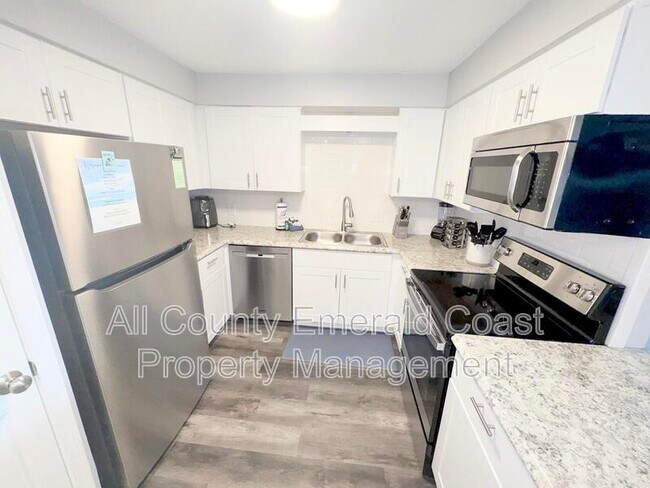 Building Photo - 3755 Scenic Hwy 98