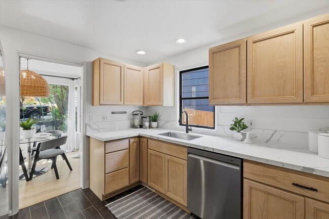 Building Photo - 4076 NE 87th St