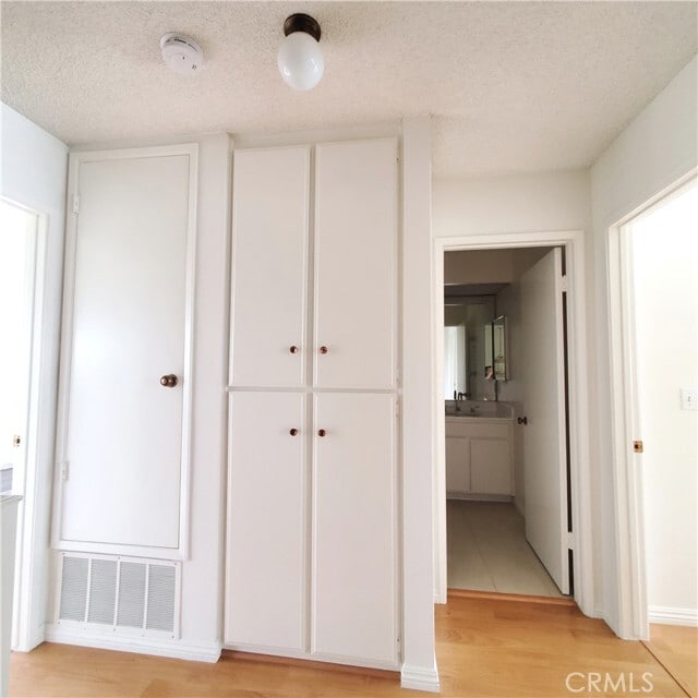 Building Photo - 28025 Ridgecove Ct N