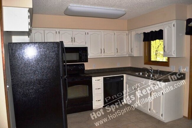 Building Photo - 9 Ona Cir