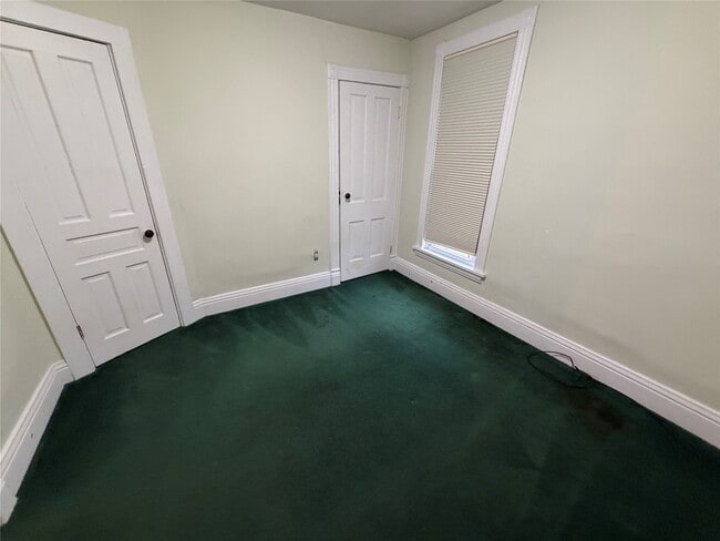 Building Photo - 928 W 3rd St