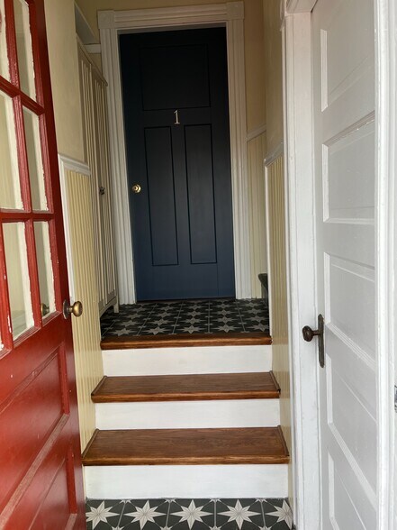 Building Photo - 121 Rutherglen Ave