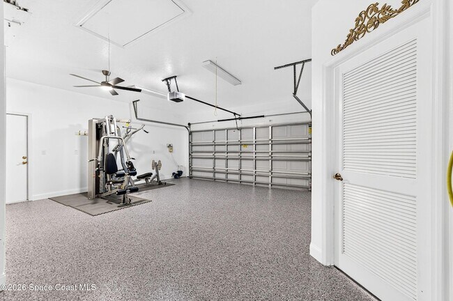 Building Photo - 975 Wildwood Dr