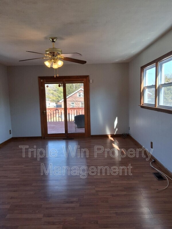 Building Photo - 313 Carthage Ave