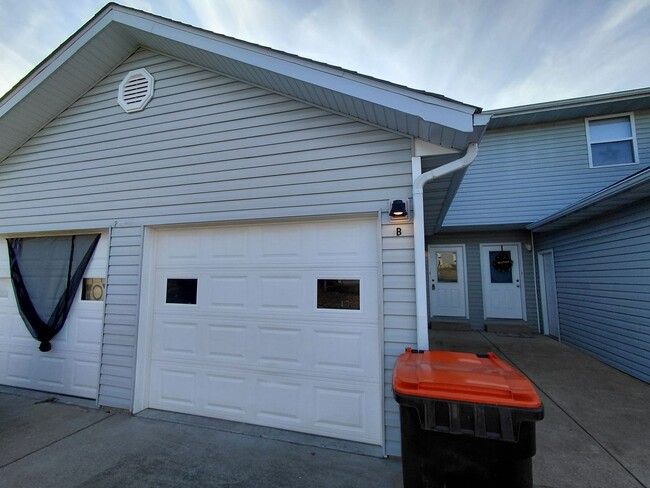 Building Photo - 24990 Scenic Dr