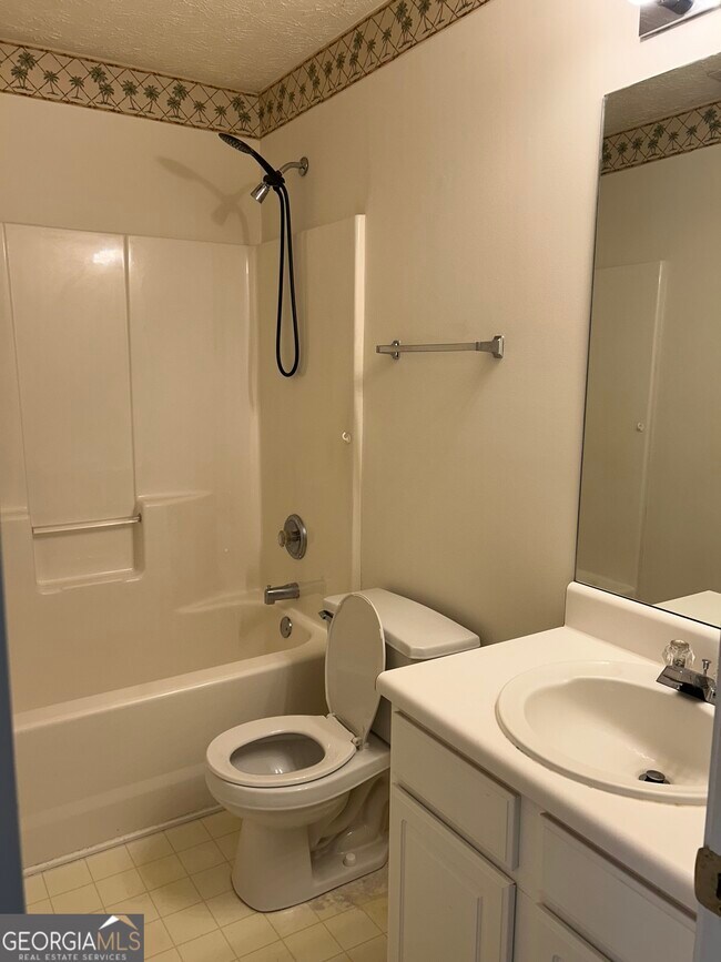 Building Photo - 20 Shenandoah Dr