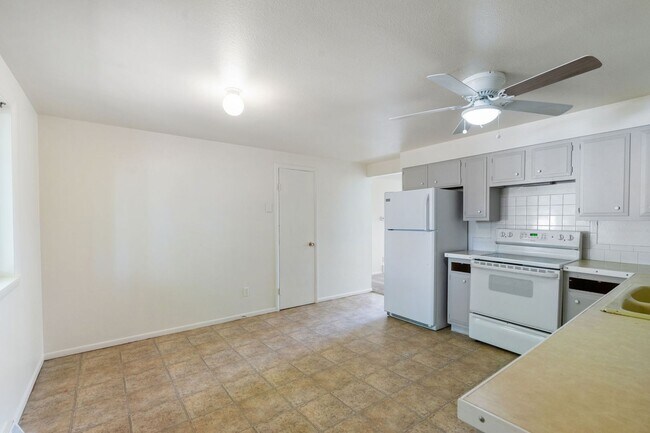Building Photo - 3405 Butternut Dr