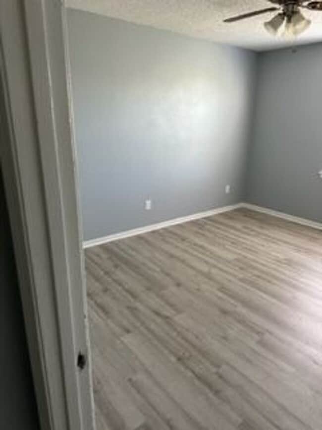 Building Photo - Beautiful 3 Bedroom 2 Bath Duplex!