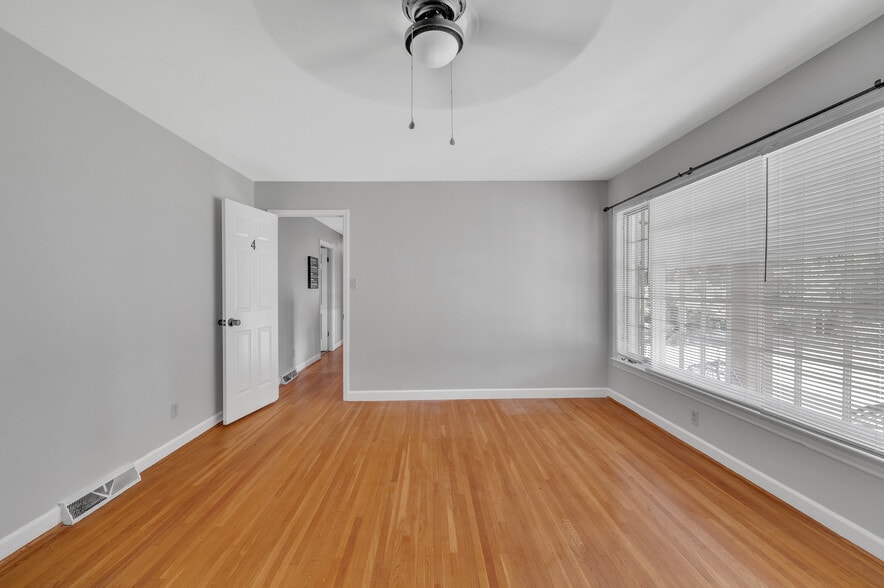 Building Photo - 9021 Sharonbrook Dr