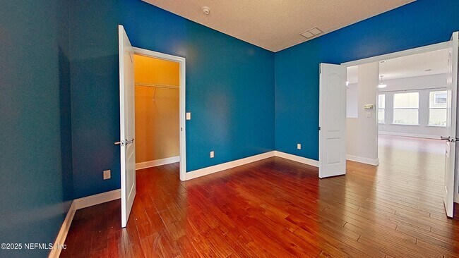 Building Photo - 14482 Falling Waters Dr