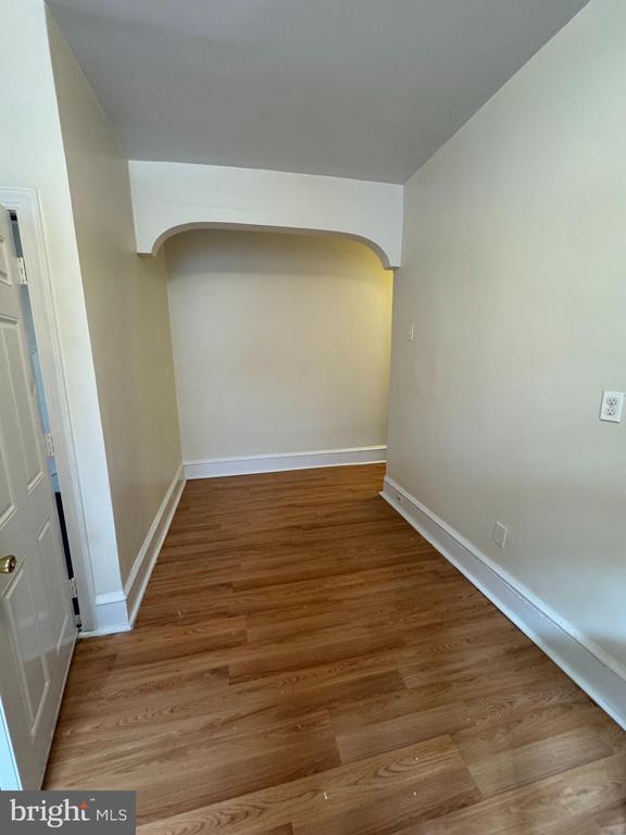 Building Photo - 1118 Lindley Ave