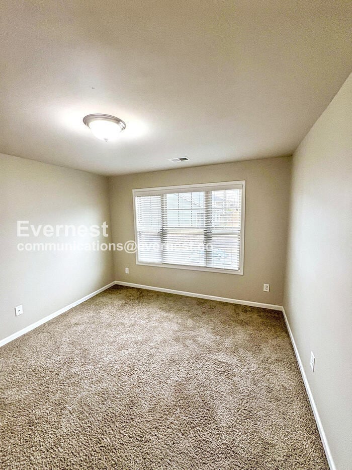 Building Photo - 130 Mandy Ln