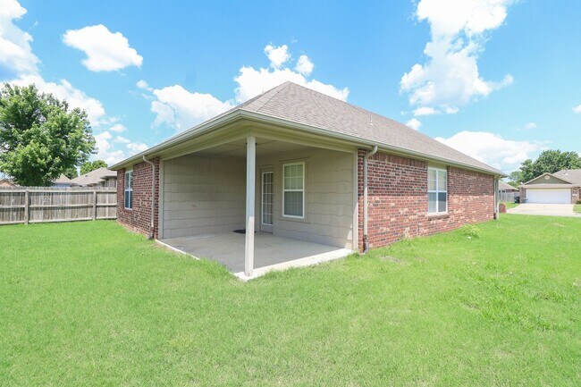 Building Photo - 3 Bed 2 Bath Home in Collinsville *Price D...