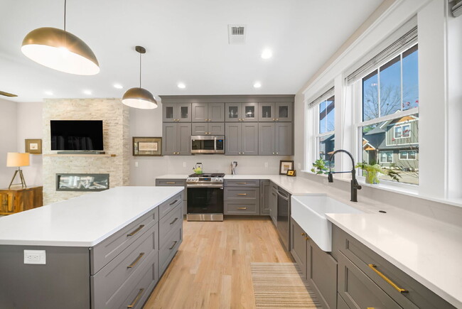 Building Photo - Fully Furnished | Asheville Area