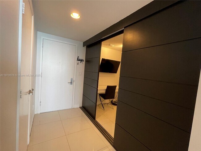Building Photo - 475 Brickell Ave