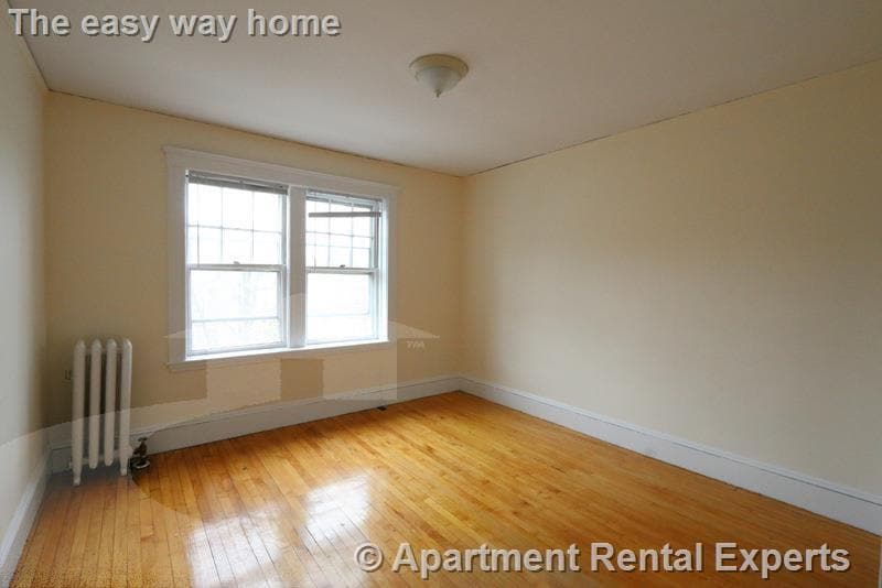 Building Photo - 14 Centre St