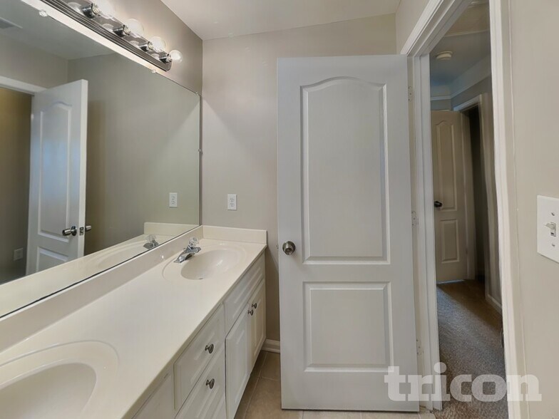 Building Photo - 9260 Carnes Estates Dr