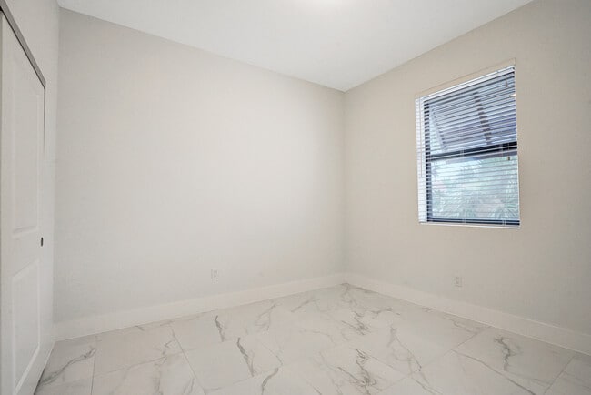 Building Photo - 352 Bella Sol Way