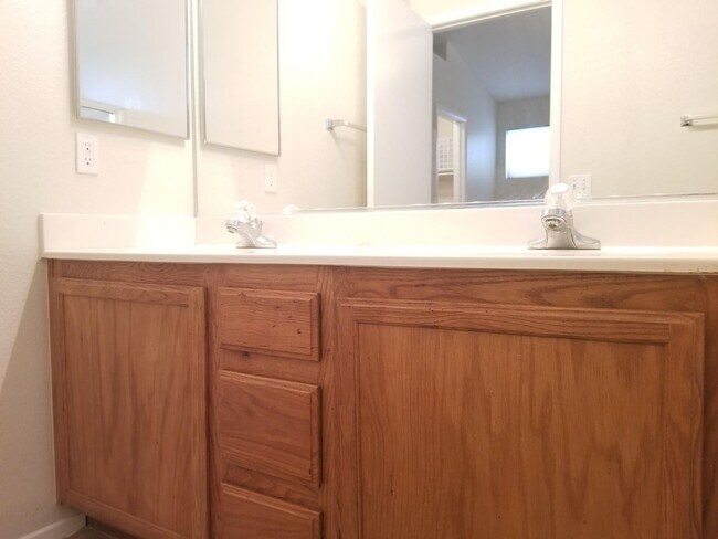 Building Photo - Ready now !!!! COZY ONE STORY THREE BEDROO...