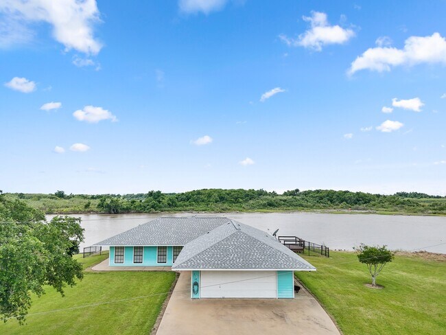 Building Photo - 779 Cr 257