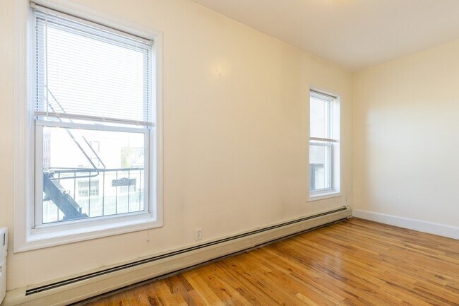 Building Photo - 204 Christopher Columbus Dr