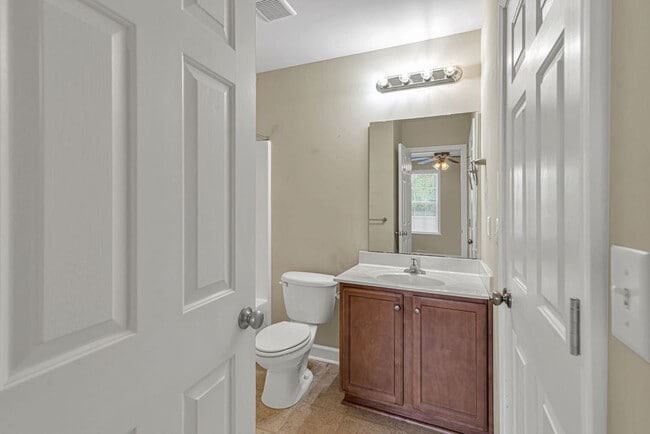 Building Photo - 188 Pine Hollow Rd