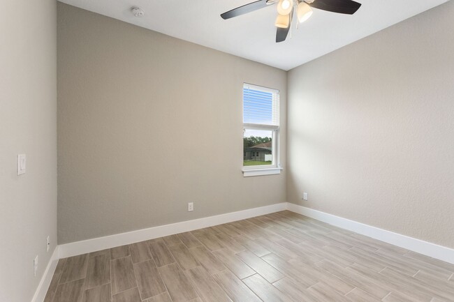 Building Photo - 1057 Sabine Pl