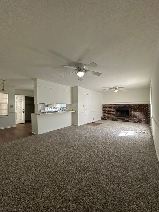 Building Photo - Move-in ready 3 bedroom, 2 bath brick home...