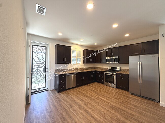 Building Photo - 4464 Lazo Dr
