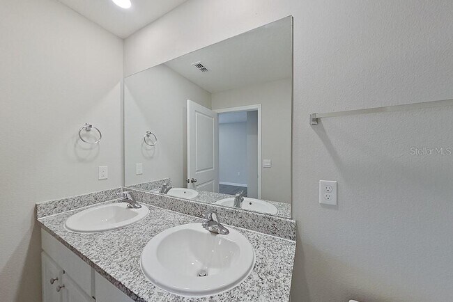 Building Photo - 8650 SW 44th Ct
