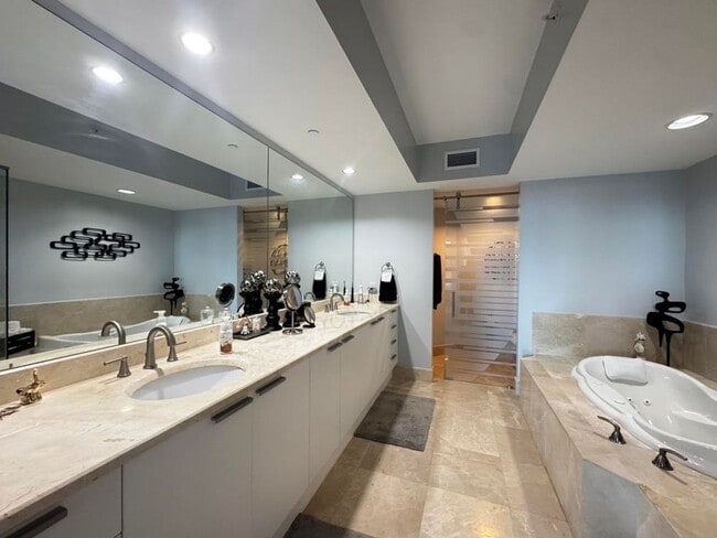 Building Photo - 2/2 in Marina Grande