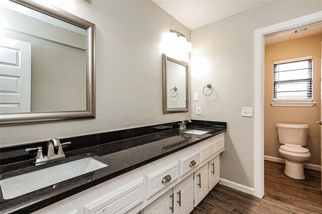 Building Photo - 7301 Skylark Ln