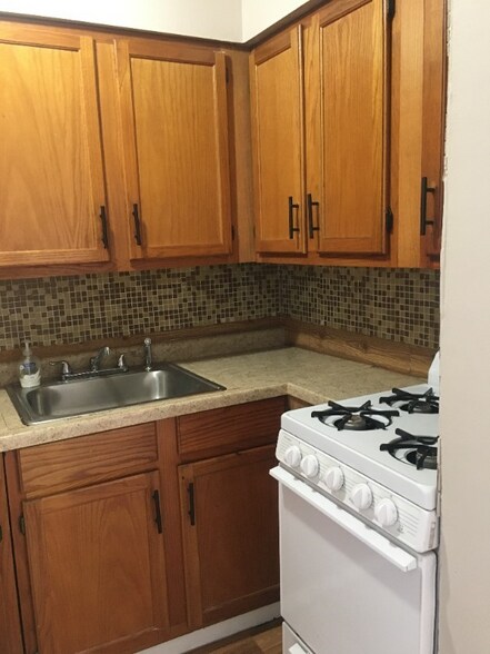 Primary Photo - 100 Vana Dr