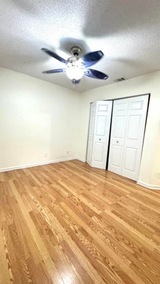 Building Photo - 5149 El Claro Cir