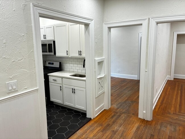 Building Photo - 2742 Riverside Ave