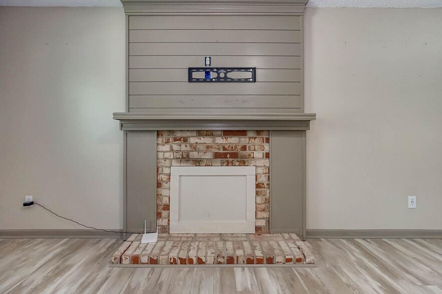 Building Photo - Spacious Independence home near Glendale Park | Updated kitchen & hardwood floors