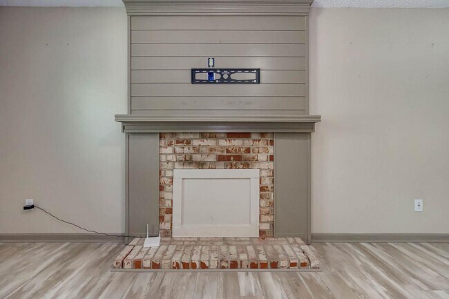Building Photo - Stylish Independence Home by Glendale Park