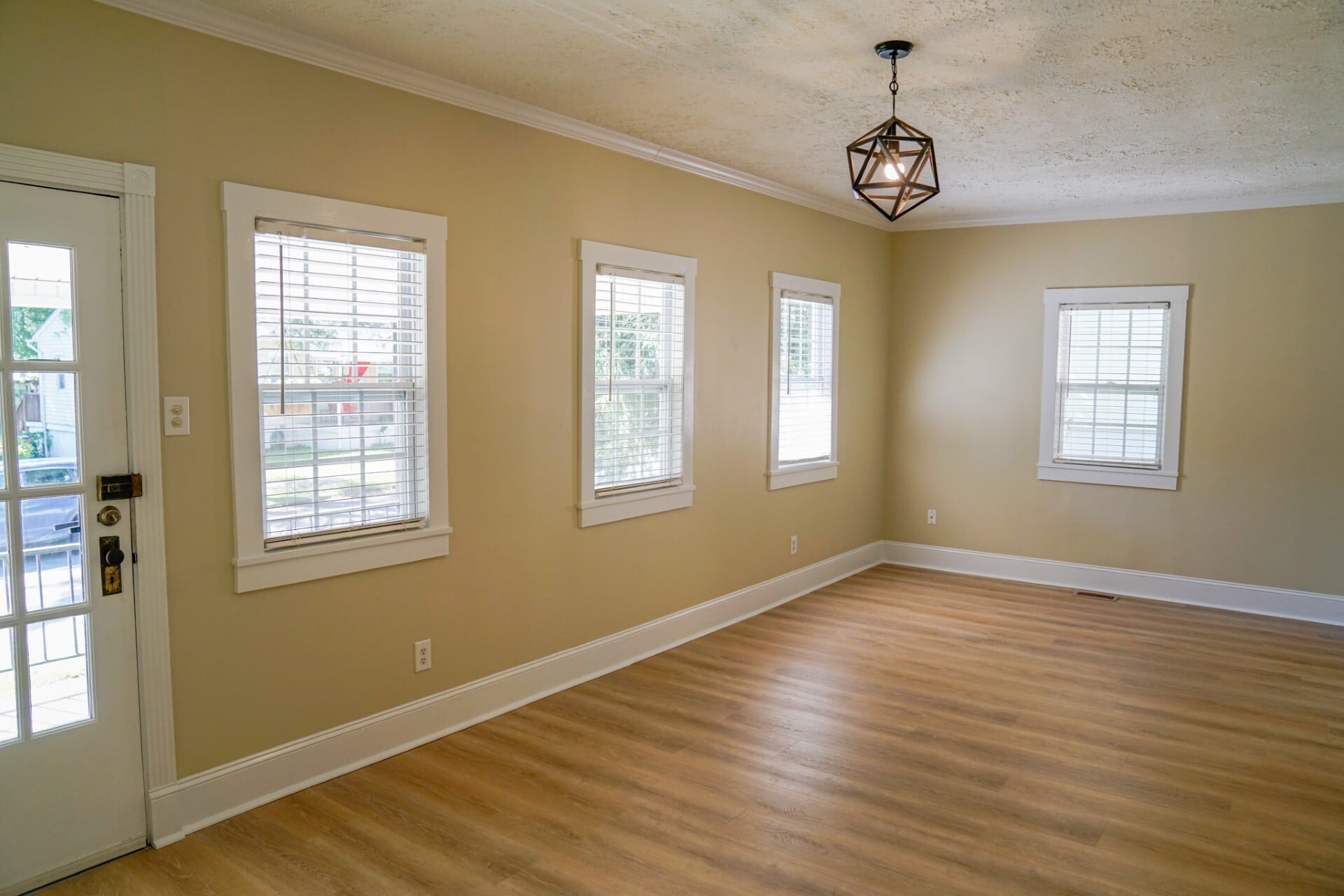 Living room - 1403 Debow St