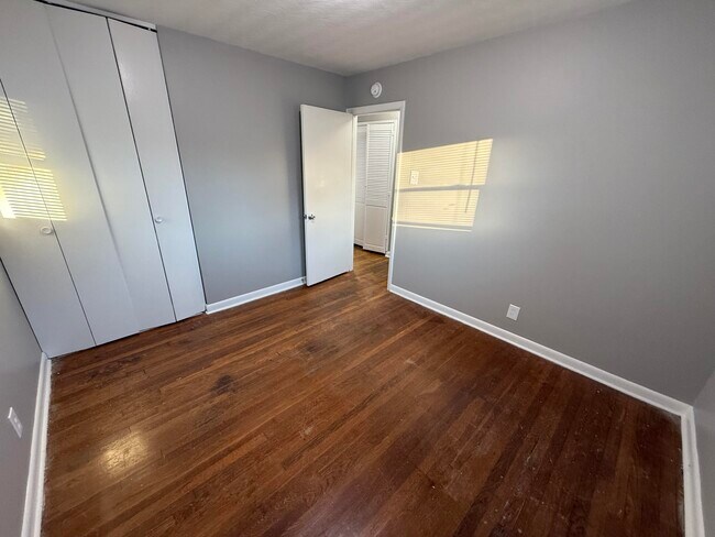 Building Photo - 1857 Dunkirk Dr