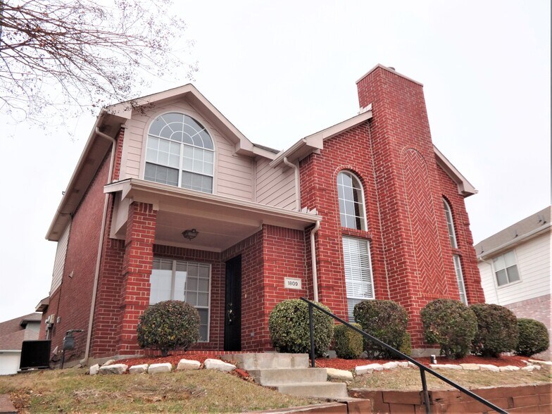 Primary Photo - 1809 Mapleleaf Dr