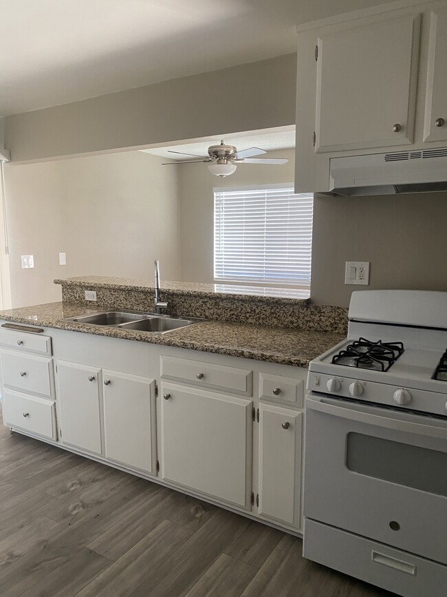 Kitchen with Gas Stove/Oven - 11989 Sycamore St